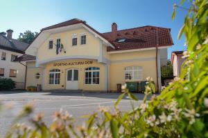 Večnamenska dvorana Voklo